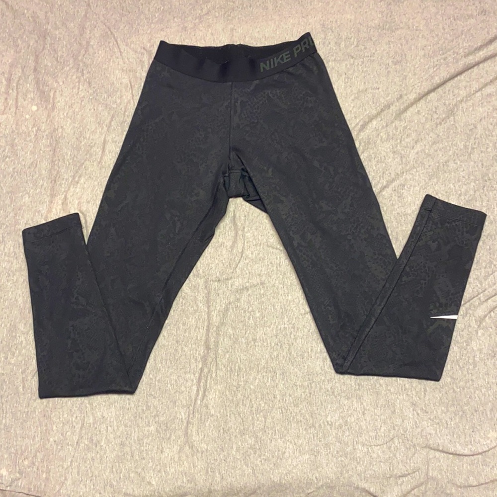 Black nike pro leggings!